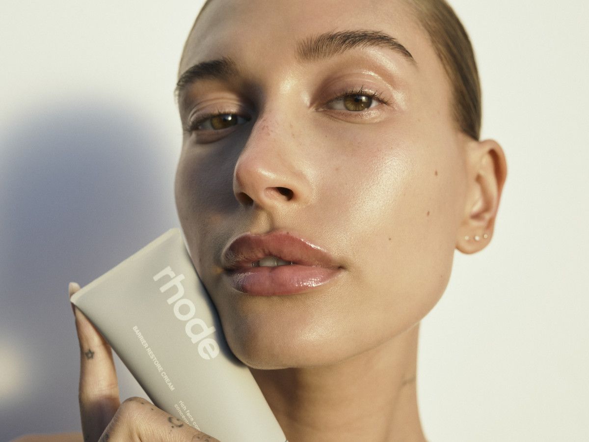 Barrier Restore Cream tạo nên một lớp nền căng bóng và khỏe mạnh tự nhiên. Ảnh: Fashionista