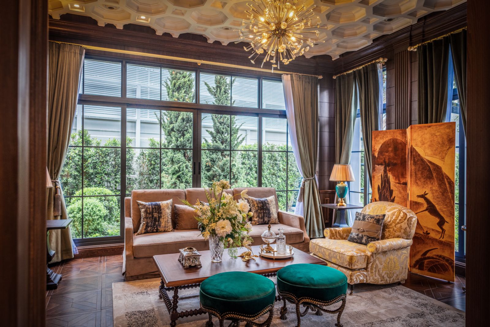 ห้องนั่งเล่นภายในบ้านตัวอย่างของโครงการ THE PALAZZO กรุงเทพกรีฑา