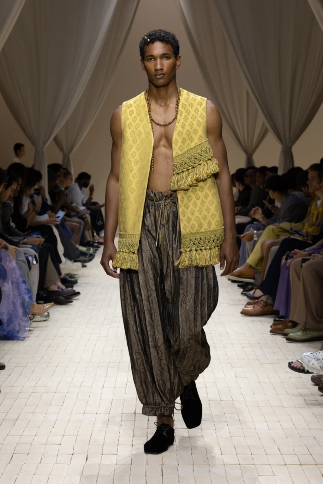 Emporio Armani Men's Spring/Summer 2026: A Nomadic Path Through