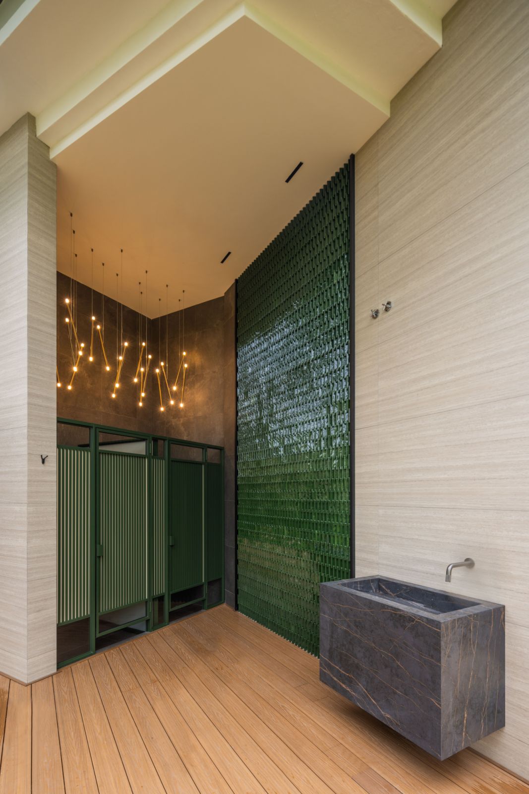 The combination of materials makes for dramatic and attractive contrasts