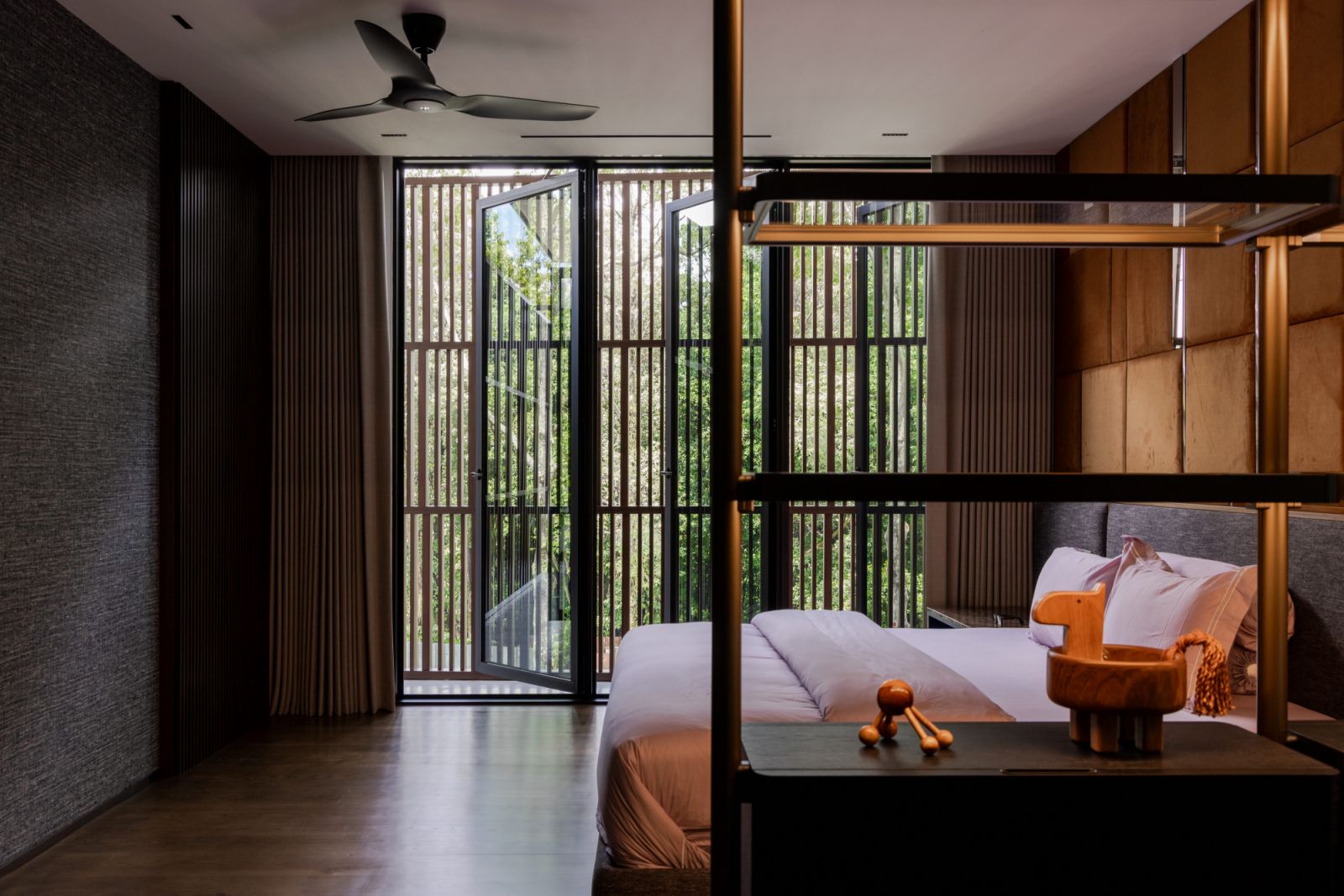 Screens allow ventilation as well as providing privacy in the bedroom