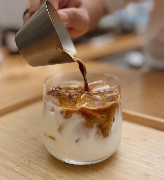 Can't go the day without an iced latte (Photo: Instagram / @ra_ra_coffee)