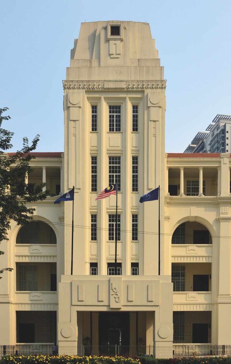 Bangunan Sulaiman (1933) blends art deco with neoclassical elements through its symmetrical facade and geometric detailing, adapted for the tropical climate  (Photo: iStock)