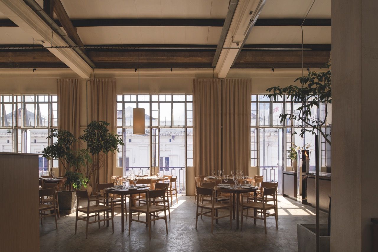 A key feature of Peninsula House was how the original metal framework was preserved with thoughtfully updated glass panels (Photo: TWJPTO)