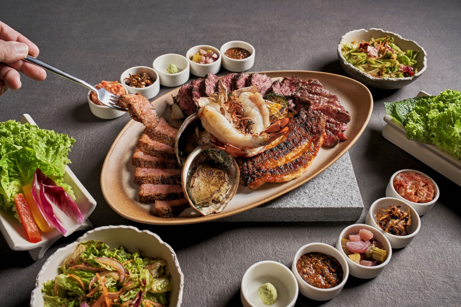 The signature woodae galbi short rib served with Korean banchan and ssam for diners (Photo: Gu:um) tanjong pagar food guide