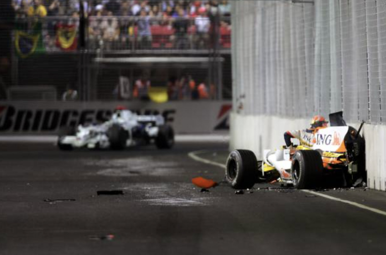 Nelson Piquet Jr. (BRA) Renault R28 crashes into the wall. Formula One World Championship, Rd 15, Singapore Grand Prix, Race, Singapore, Sunday 28 September 2008.(Photo:Getty Images)