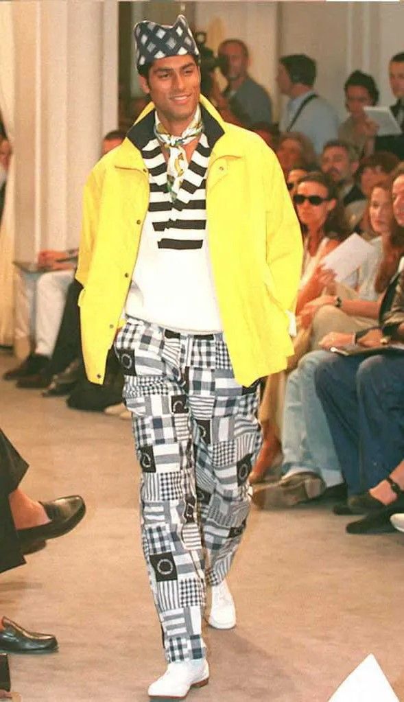BST Christian Dior Monsieur Xuân Hè 1996 do Patrick Lavoix thiết kế. Ảnh: GERARD POUET/Getty Images