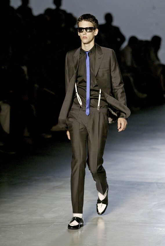 BST Dior Homme Xuân Hè 2006. Những bộ vest ôm sát của Hedi vẫn tiếp tục phổ biến sau hai thập kỷ, với những chi tiết biến tấu hiện đại hơn. Ảnh: firstVIEW