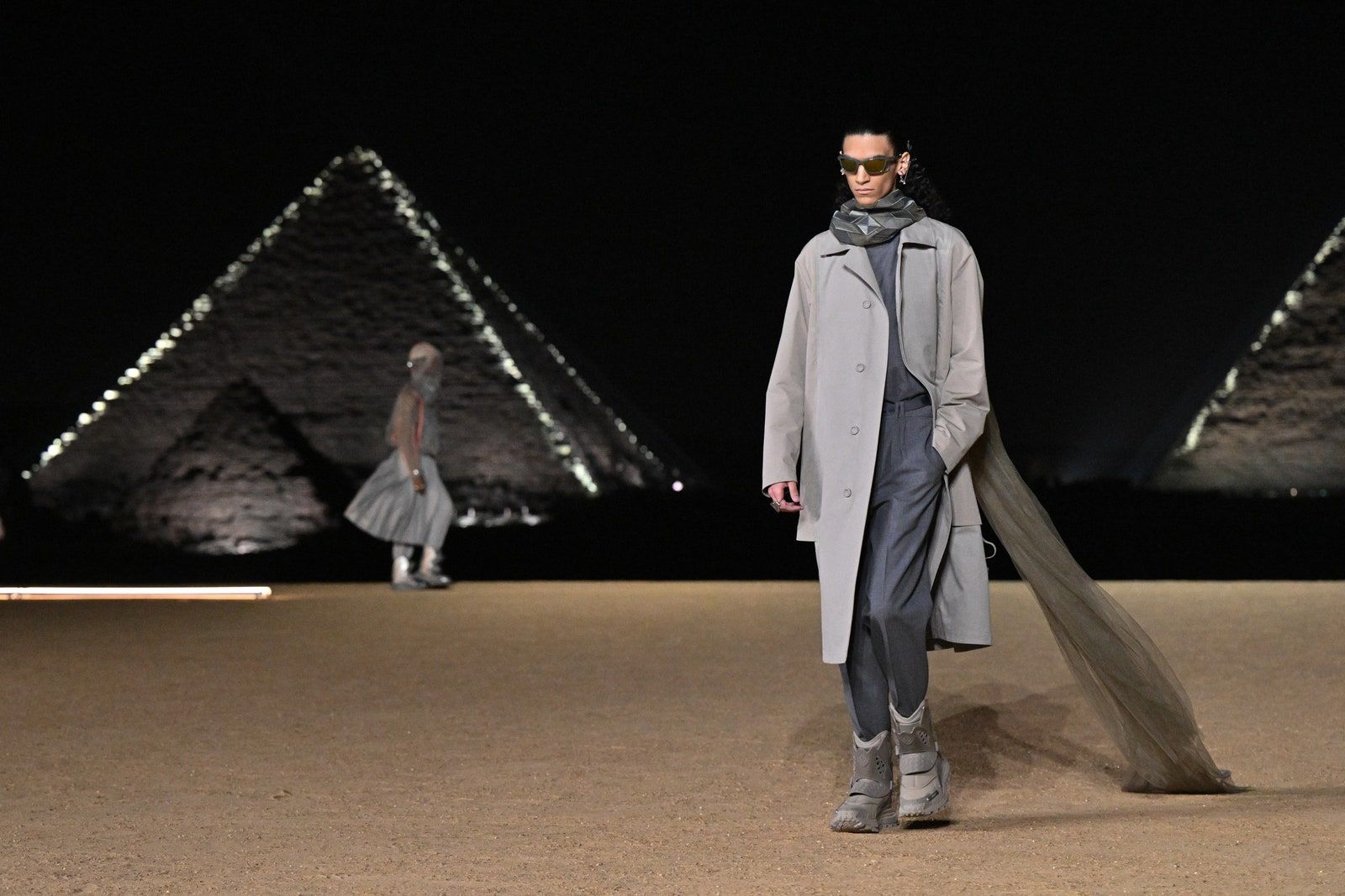 Buổi trình diễn Dior Men được tổ chức tại Kim tự tháp Giza (Ai Cập). Ảnh: Stephane Cardinale - Corbis/Getty Images
