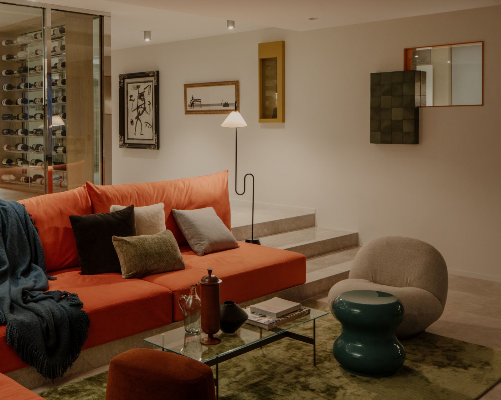 This 40-year-old apartment features a capacious 3,800 sq ft floor plan