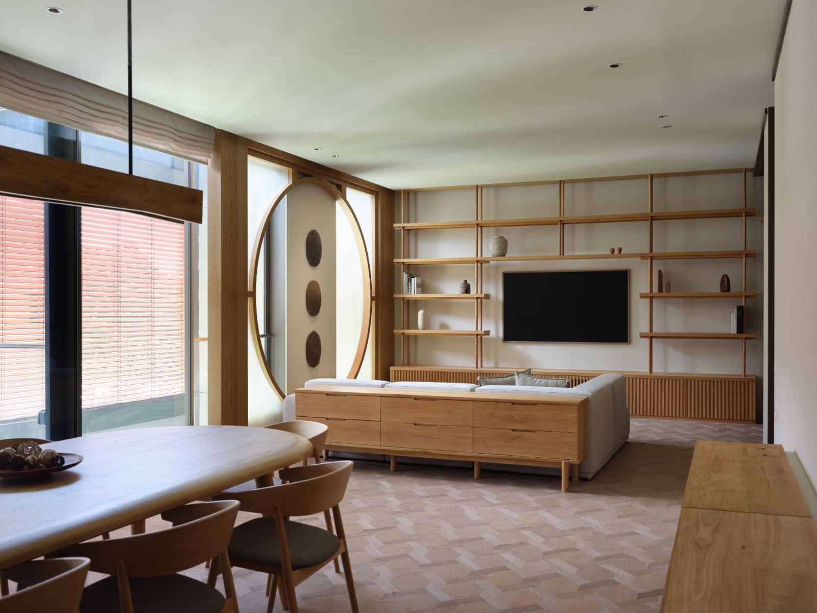 Inspired by moon gates, this circular window articulation gives the interior a soft glow with its light-diffusing paper finish