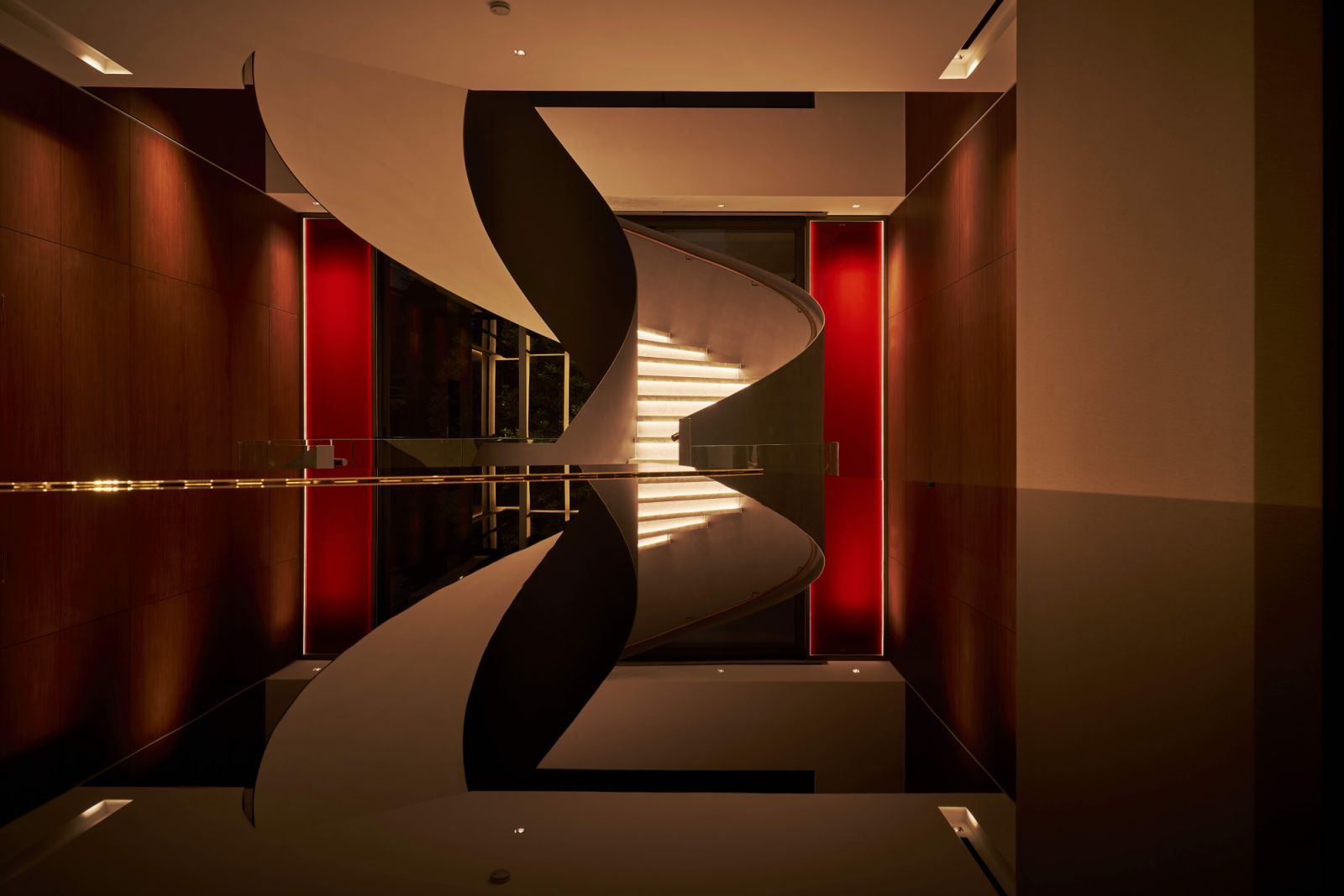 Drawing inspiration from the abode’s outdoor spaces, he created a design that blurs the boundaries