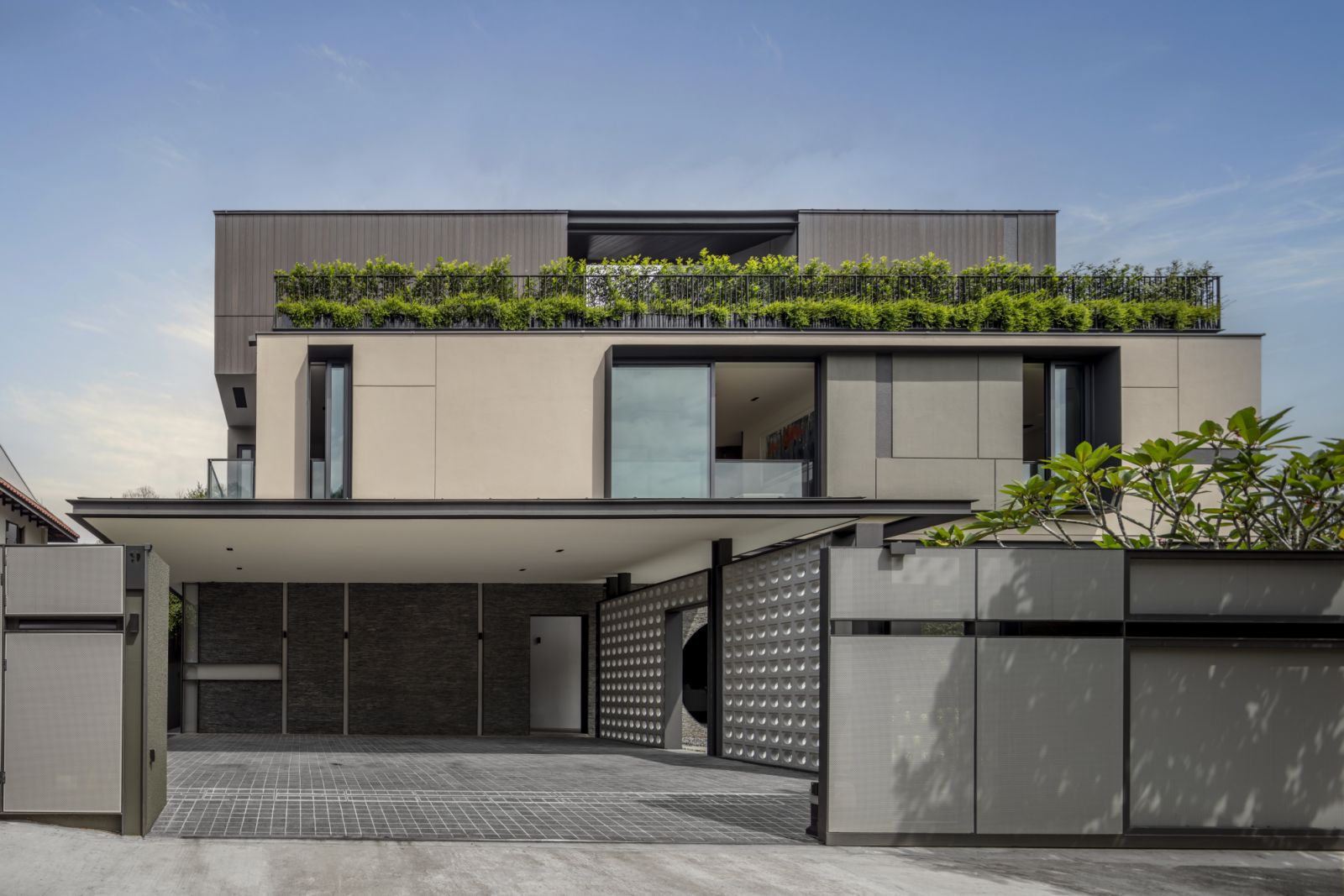 The built area leaves ample room for a sense of breathability on the site