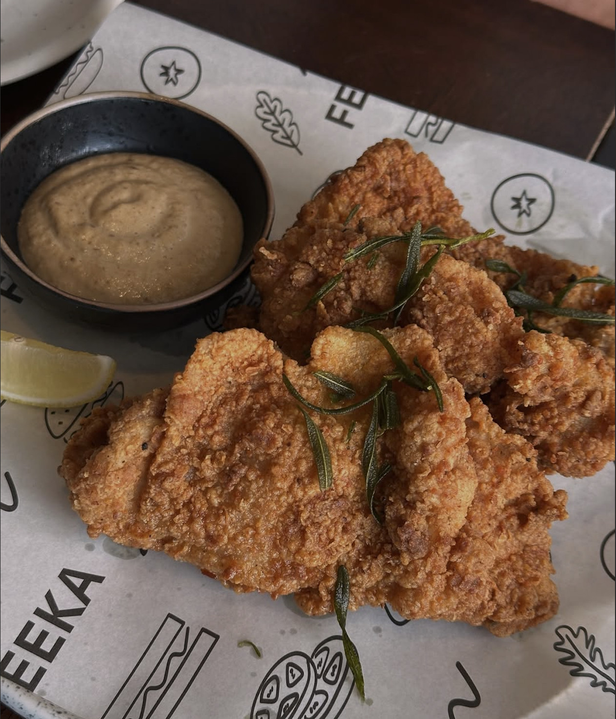 The infamous fried chicken at Feeka (Photo: Instagram / @meagresa)