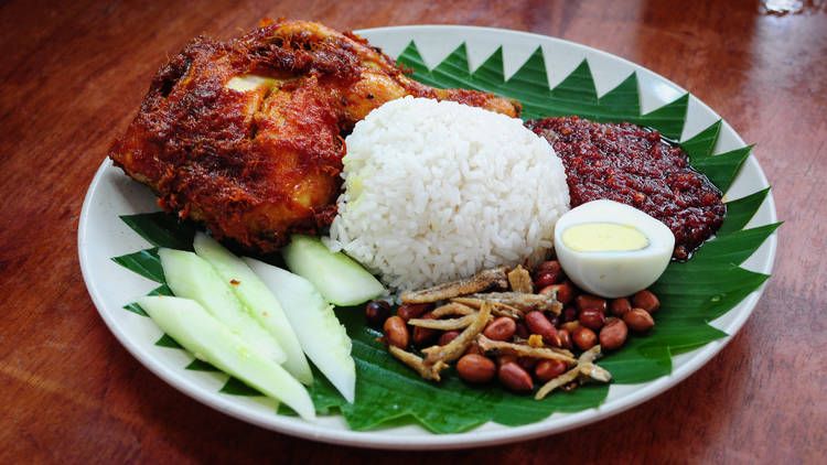 The iconic village park nasi lemak with their signature fried chicken (Photo: Instagram / @thevillageparkofficial)