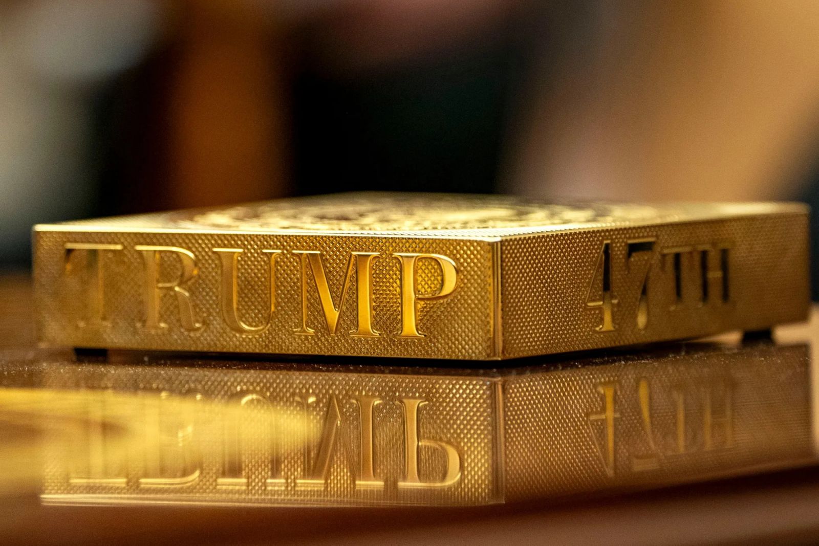 Ngay khi tái đắc cử, Tổng thống Donald Trump đã ban hành một loạt chính sách thuế khiến thị trường kinh tế nhiều quốc gia chao đảo. Ảnh: Bloomberg