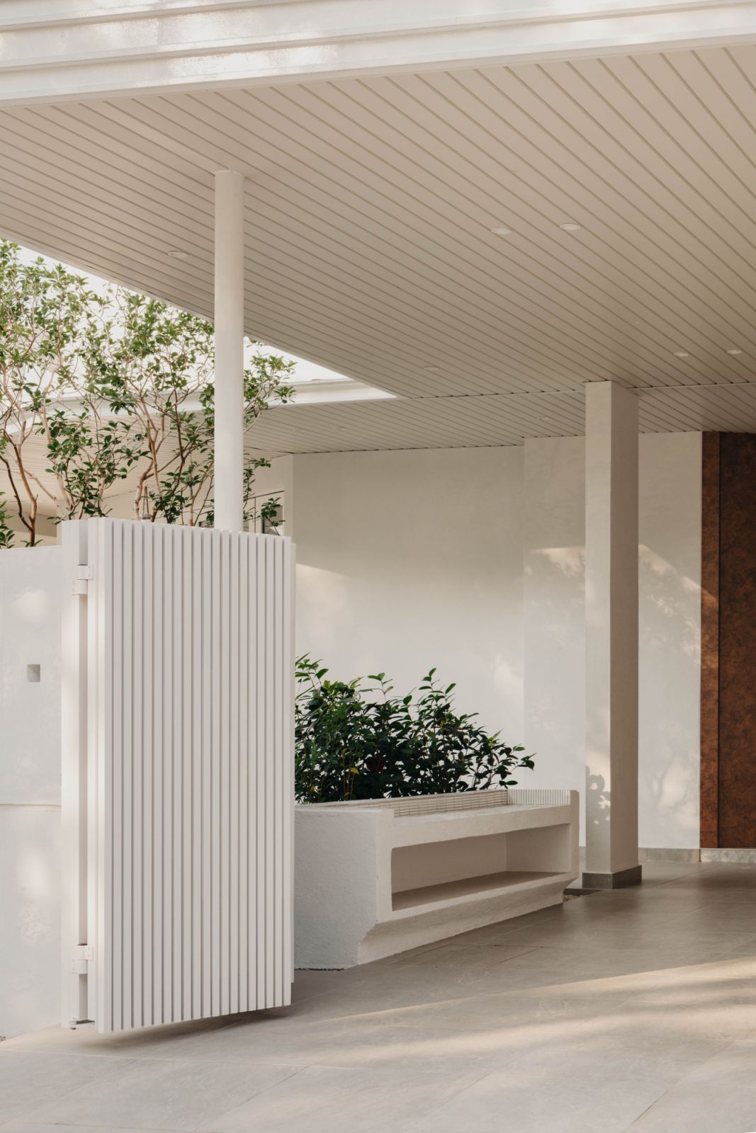 Covered outdoor area showing the landscaping elements that were curated to enhance the connection with nature and the overall sense of calm and well-being