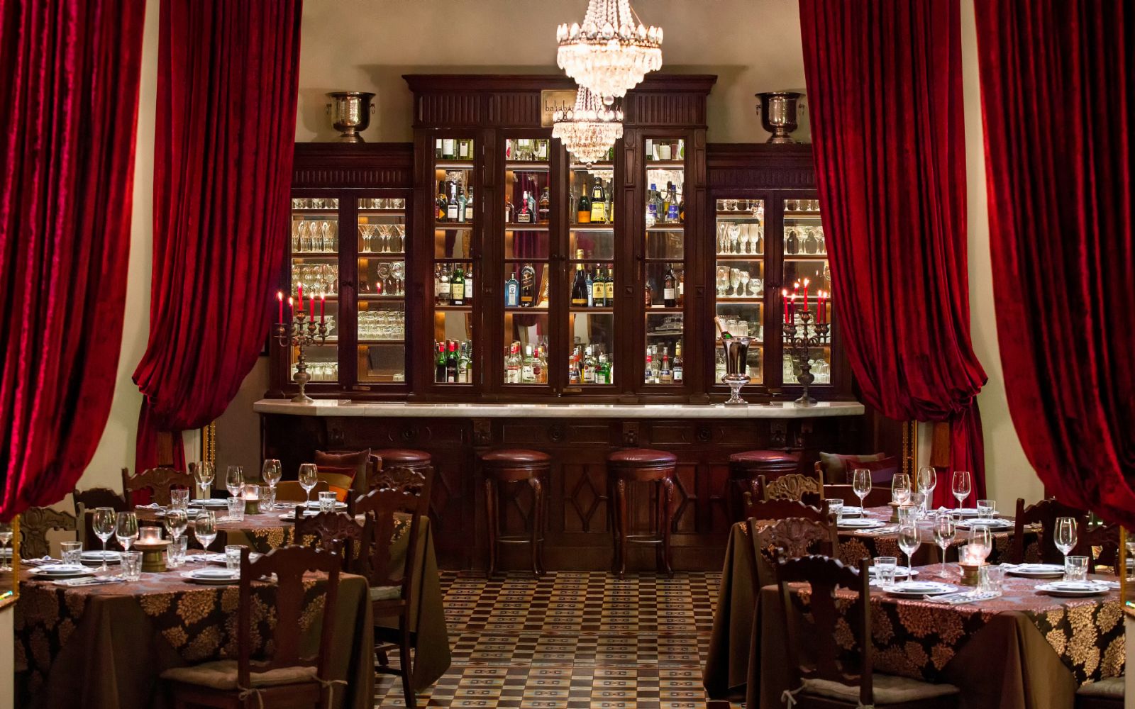 The Kebaya restaurant complements the architectural elegance with its gilded screens, rococo chandeliers, and exquisite antiques (Photo: Seven Terraces)