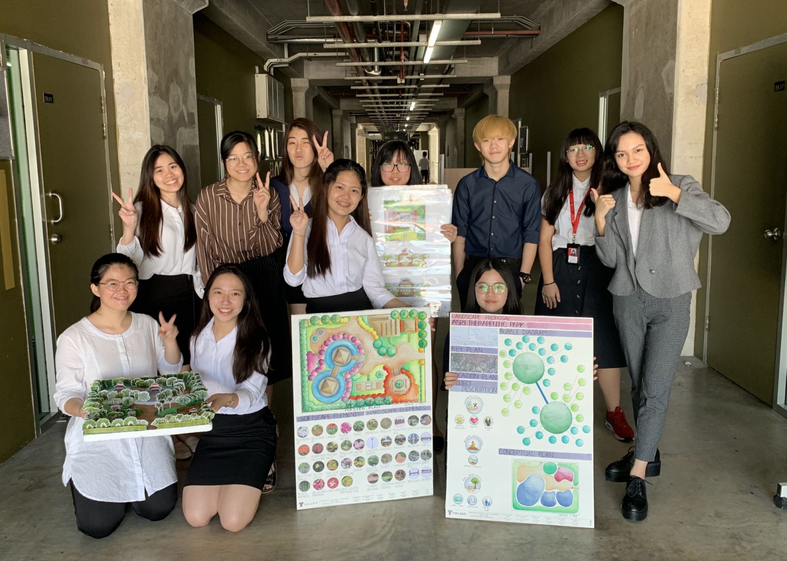 Leong with her fellow FNBE classmates (Photo: Taylor’s University)