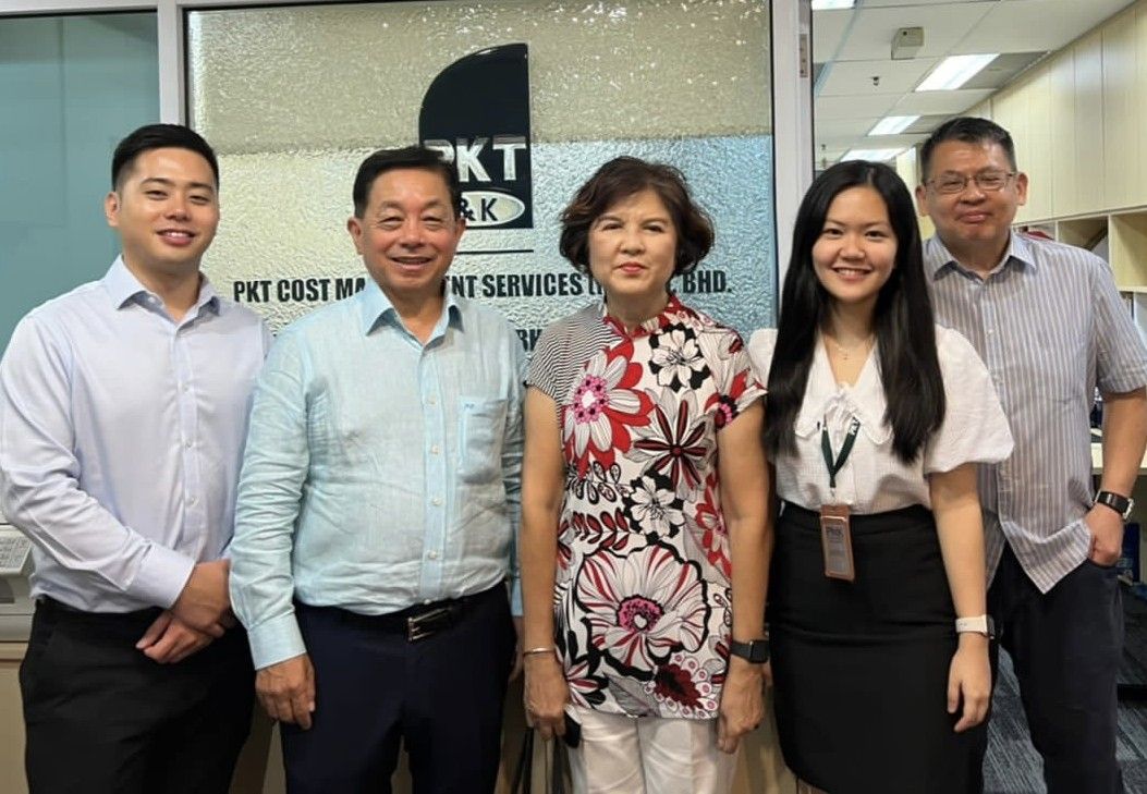 (Second from right) Leong found her internship experience particularly useful in preparing her to transition smoothly into a professional career (Photo: Taylor’s University)
