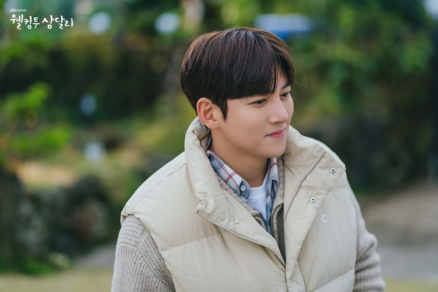 Ji Chang-wook charms as the sweet and earnest Cho Yong-pil in ‘Welcome to Samdal-ri’. (Photo: JTBC)