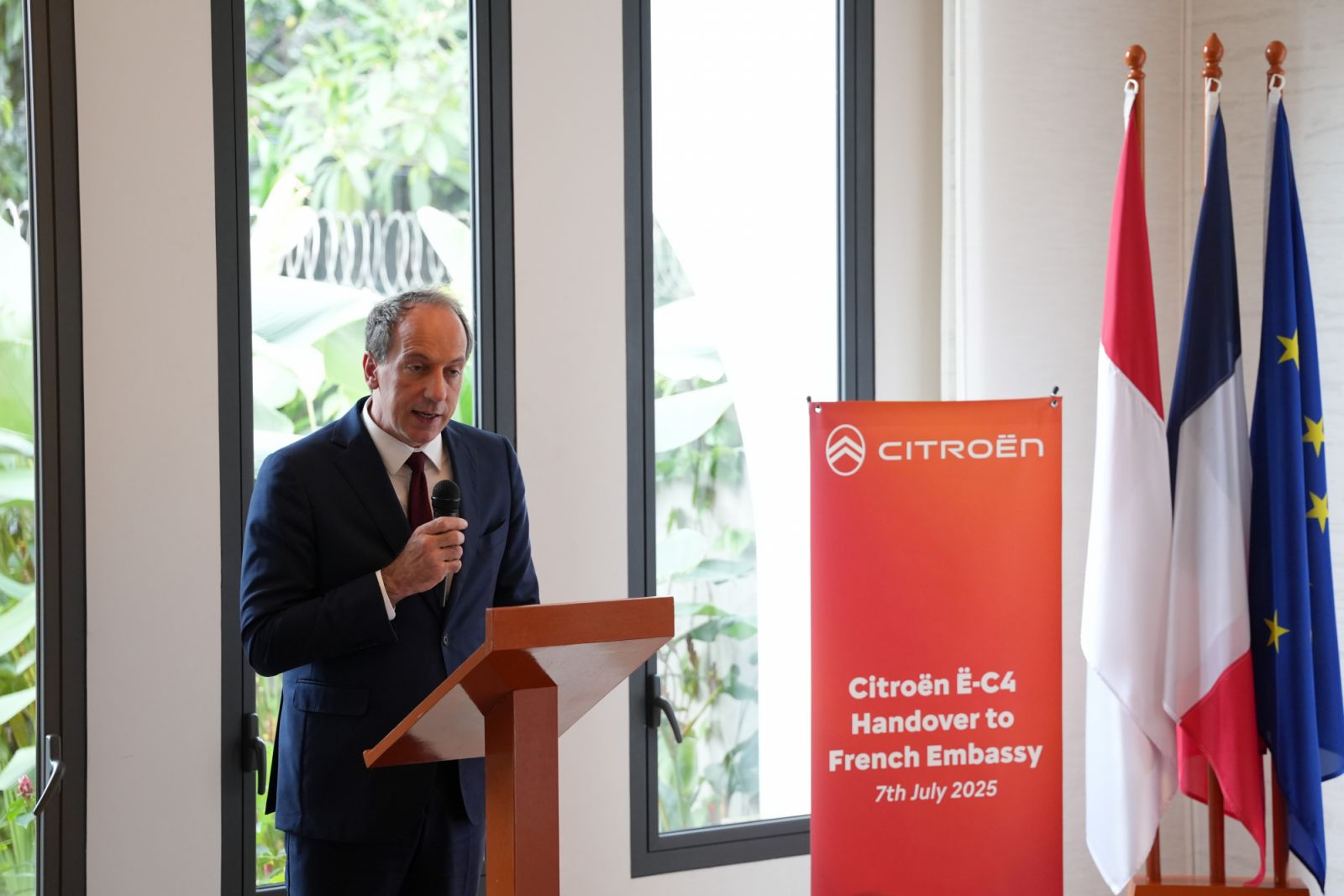 Dubes Prancis untuk Indonesia, Timor Leste, dan ASEAN, Fabien Penone mengapresiasi inisiatif Citroën dalam transisi kendaraan listrik sebagai bentuk kontribusi perusahaan Prancis dalam kerja sama bilateral dengan Indonesia (Foto: Dok. Citroën)