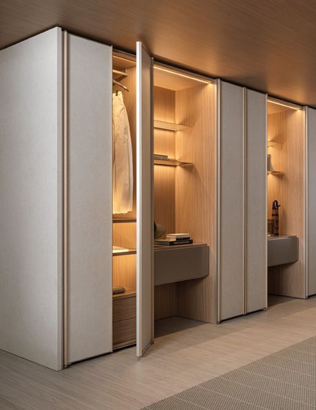 The Gliss Master is available in two configurations and colour options