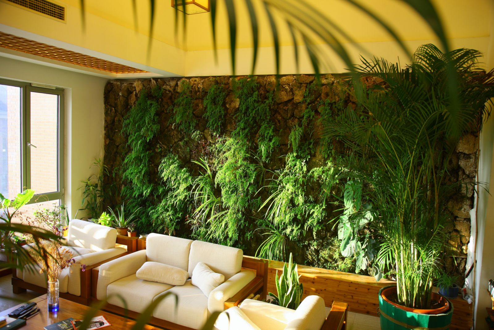Yu’s own home features a self-sustaining edible garden and a living green wall