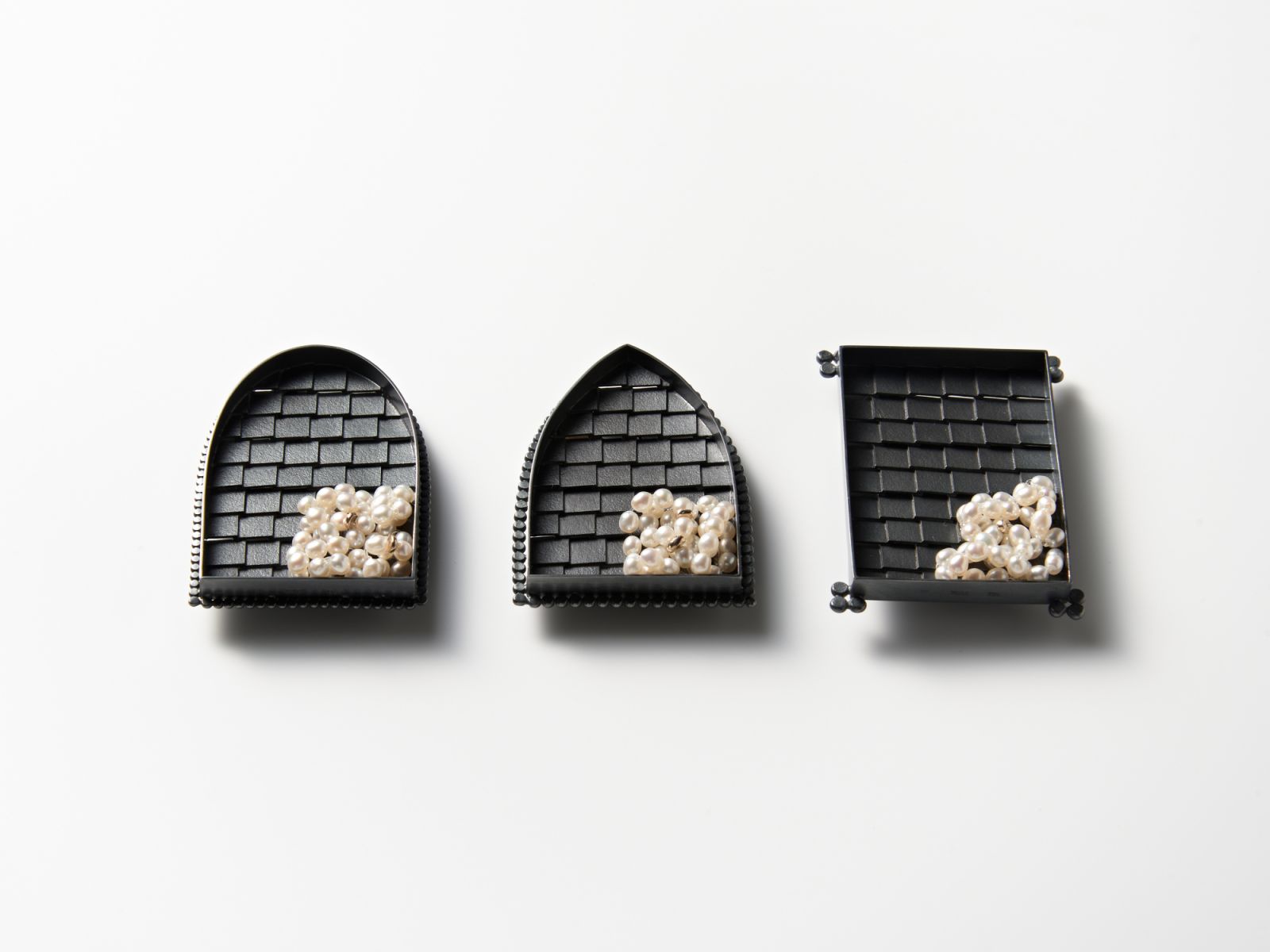 'Door Pearl' by Mariko Sumioka on exhibition at Aphro Living (Photo: Studio 925)