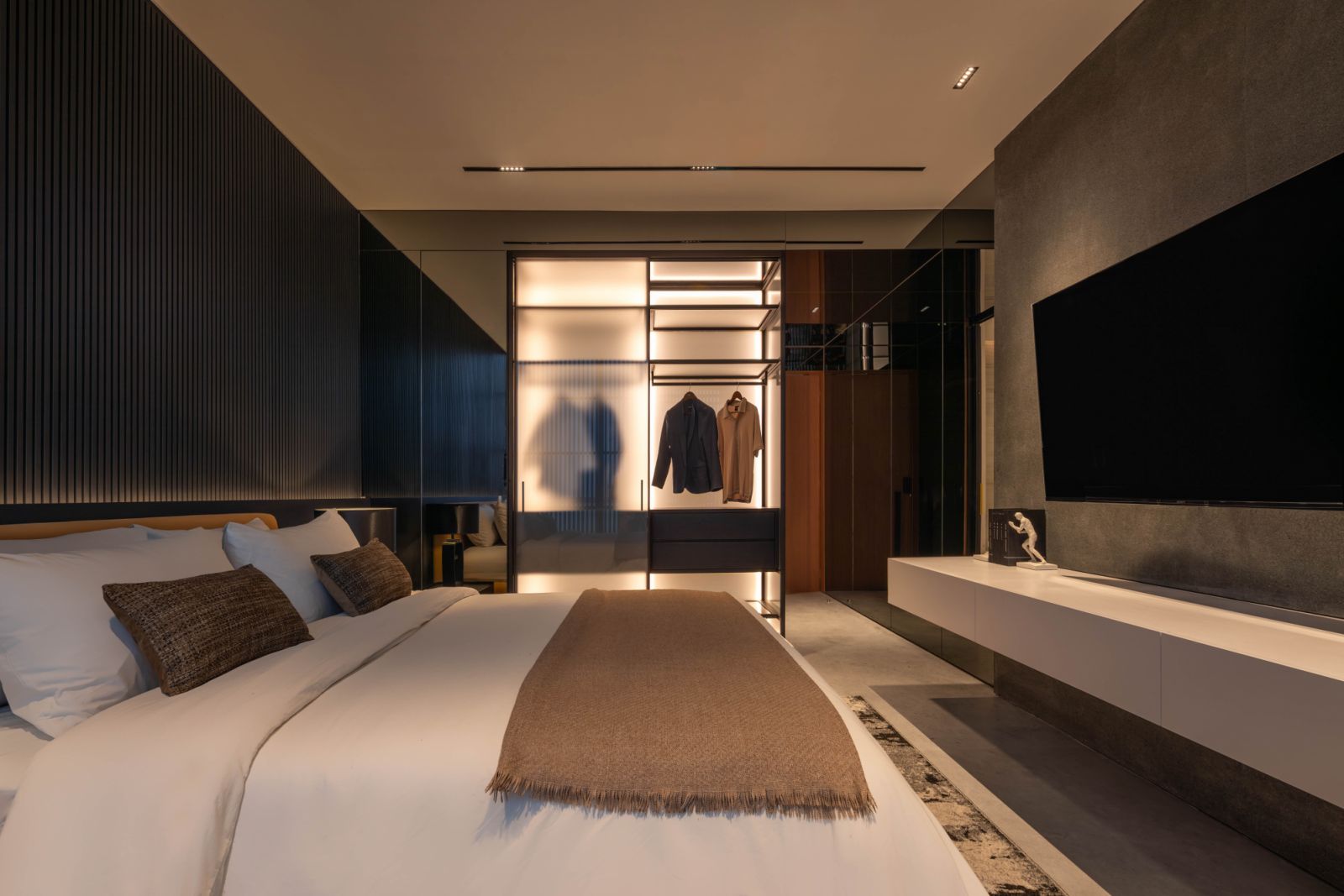The red-tinged timber finish of this bedroom gives it a distinctly Southeast Asian vibe