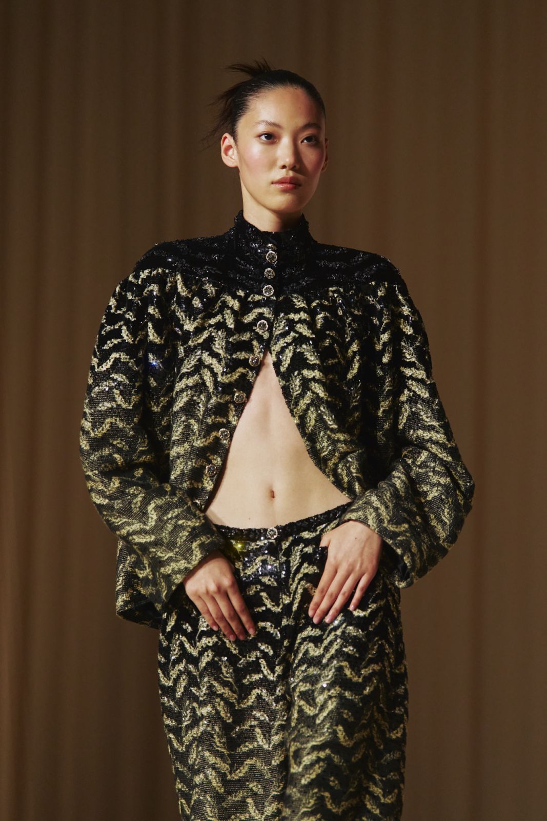 BST CHANEL Haute Couture Thu Đông 2025/26: Tweed, ánh sáng và những ...