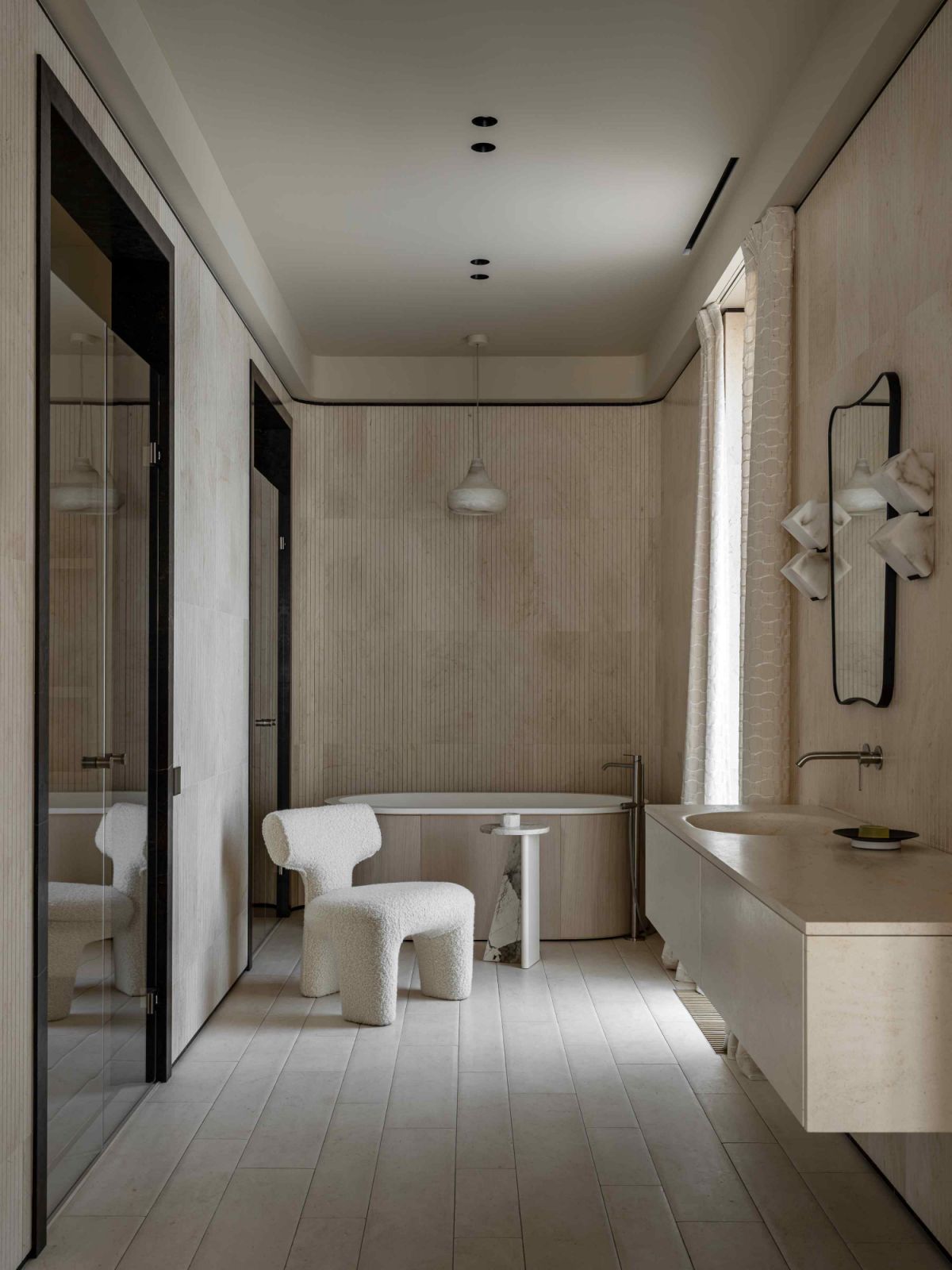 The oak veneer-finished bathtub completes the design, exuding serenity for the homeowner’s daily rituals