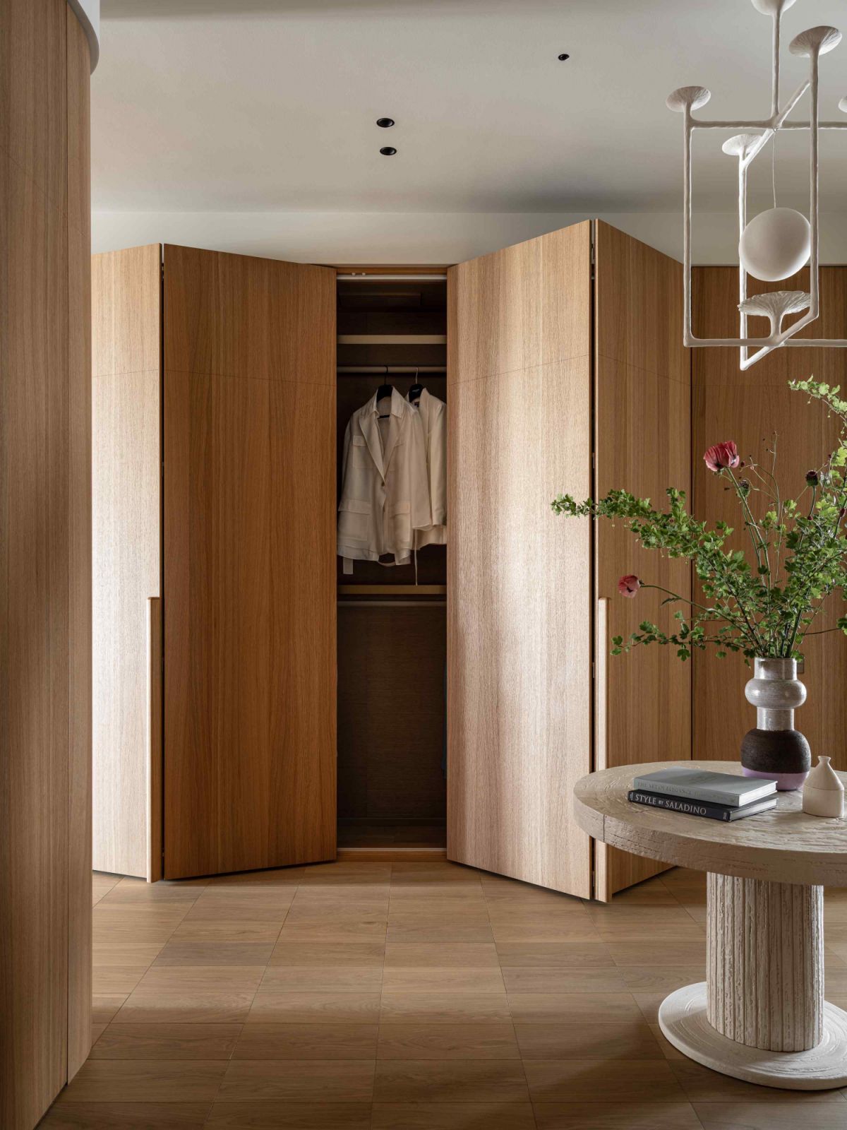 Ingenious storage solutions to provide more space in the apartment