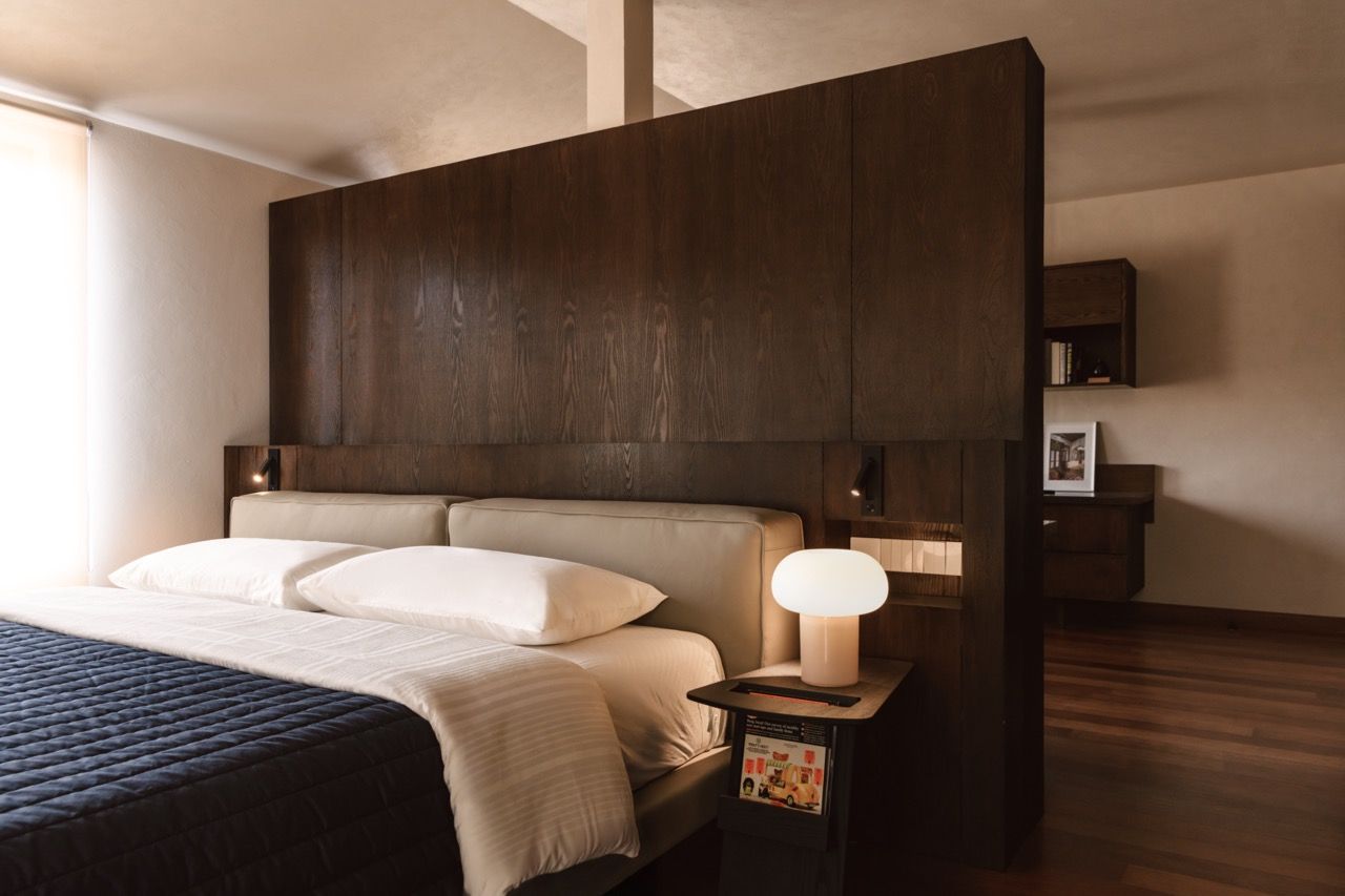 The master bedroom’s sophisticated material palette combines the walnut-stained timber with the hand-applied Murobond textured paint that covers all walls and ceilings