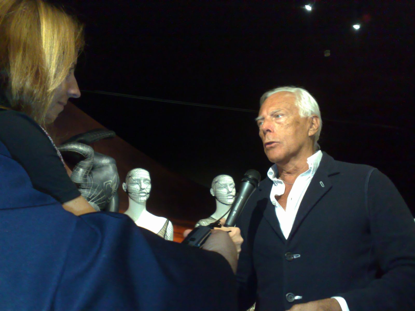 Giorgio Armani photographed at the Met in 2008 (Alessandra Brunhildmedia/ Wikimedia Commons)