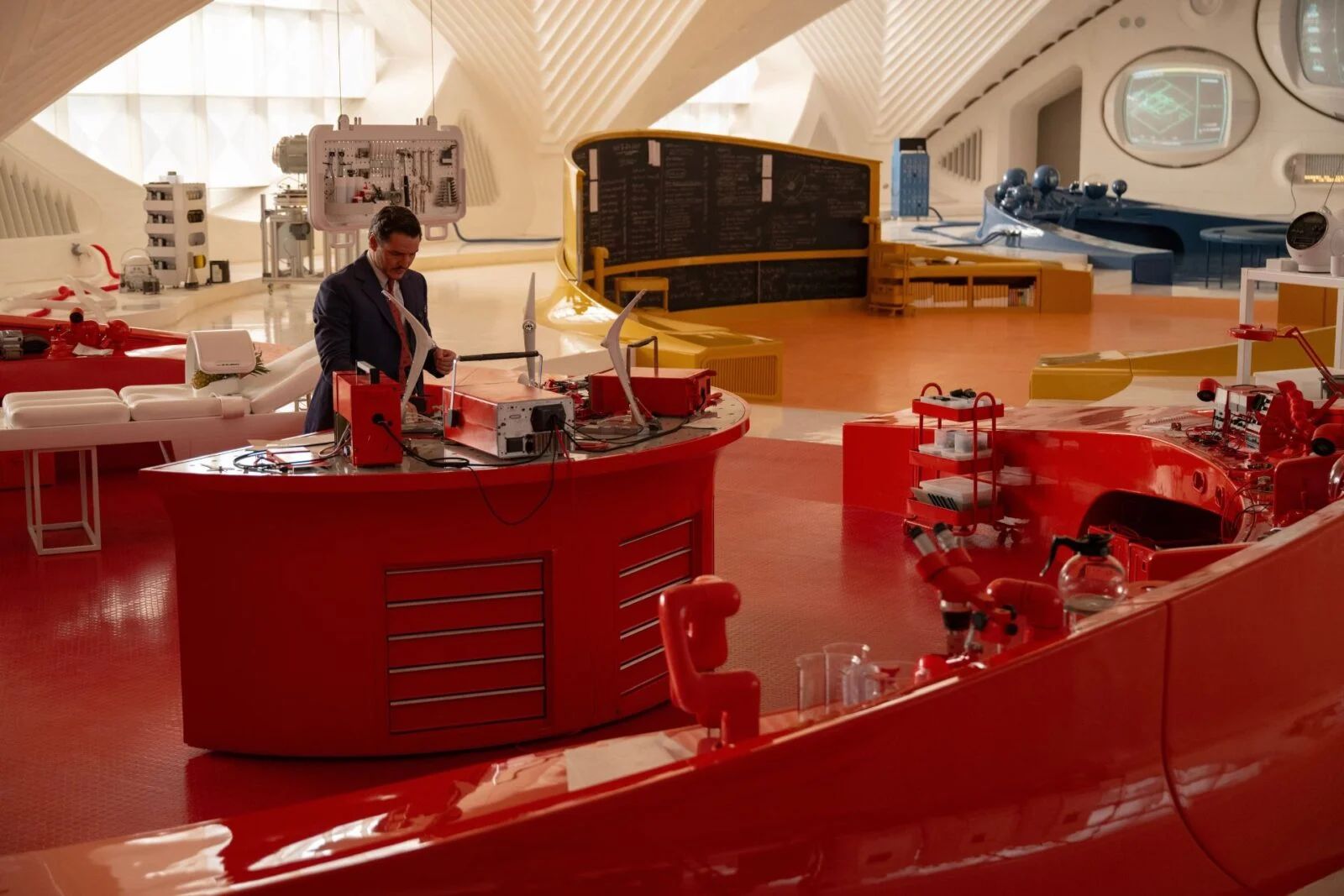 Reed Richards’ laboratory with sweeping curves and bold geometric forms (Photo: Marvel Studios)