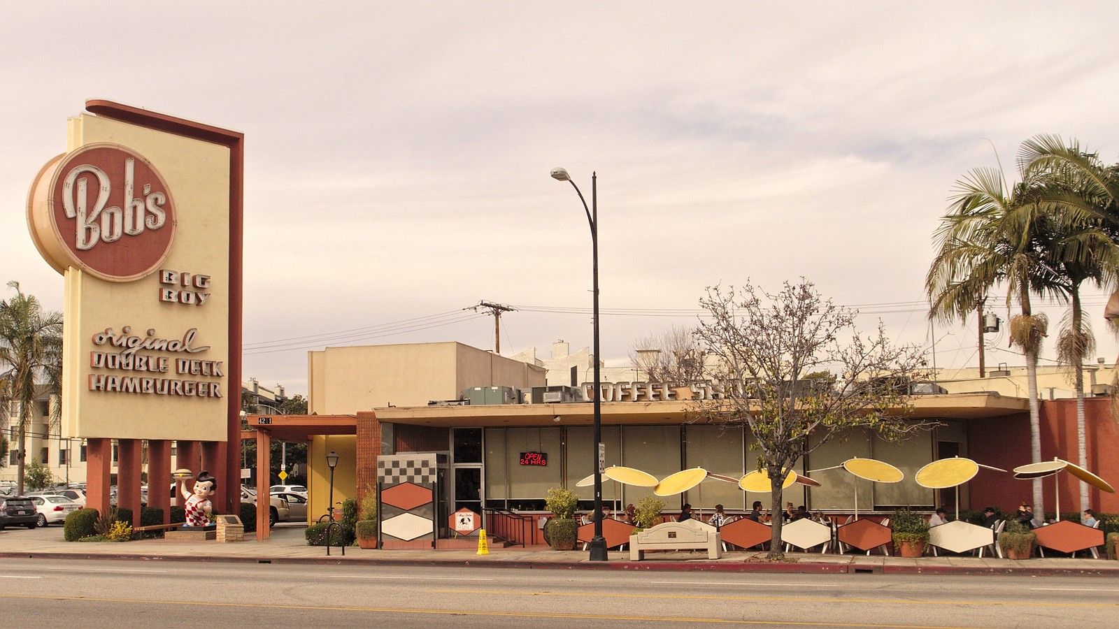 Bob’s Big Boy in Burbank, California remains a beloved community landmark (Photo: WikiCommons)