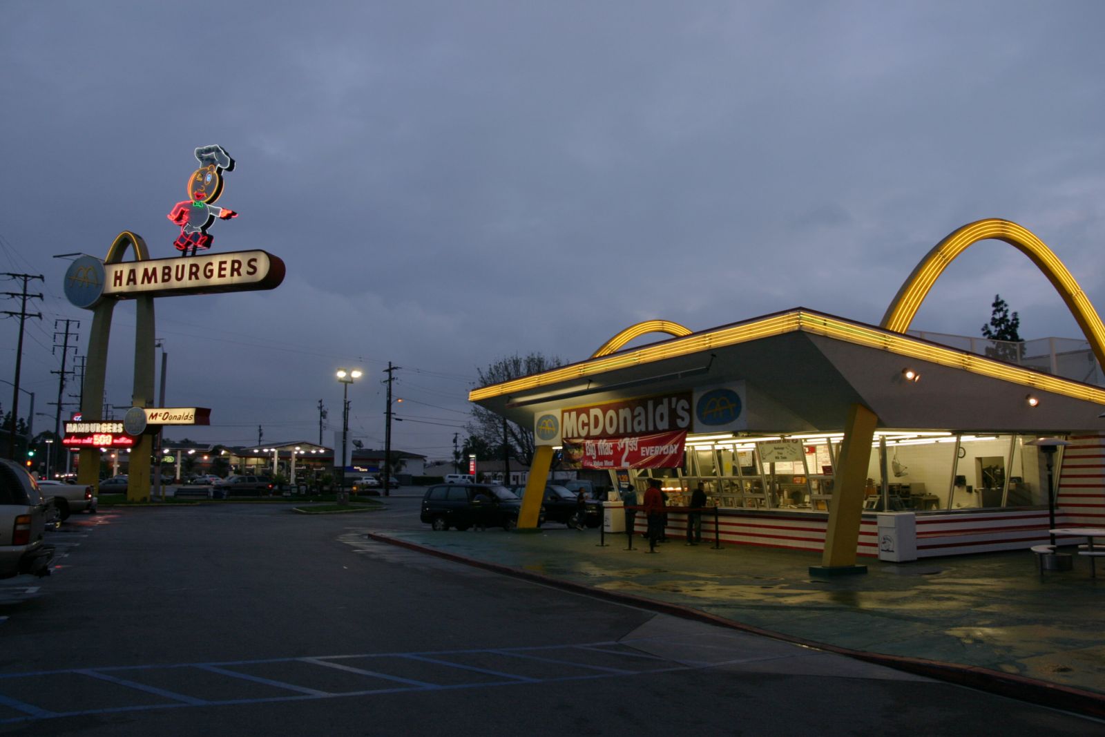 The oldest operating McDonald’s in Downey, California, designed by Stanley Clark Meston in 1953 (Photo: WikiCommons)