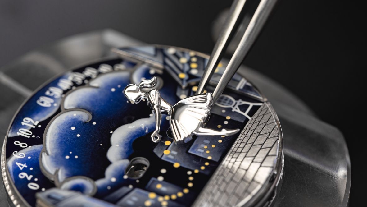 The evolution of the poetic complication features a more fluid movement of the lovers