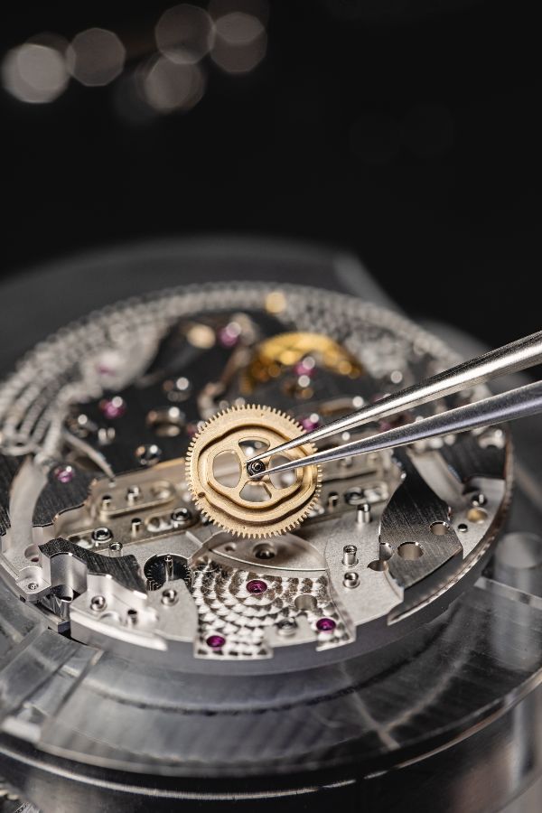 Assembling the animation cam of Van Cleef & Arpels Lady Arpels Bal des Amoureux Automate