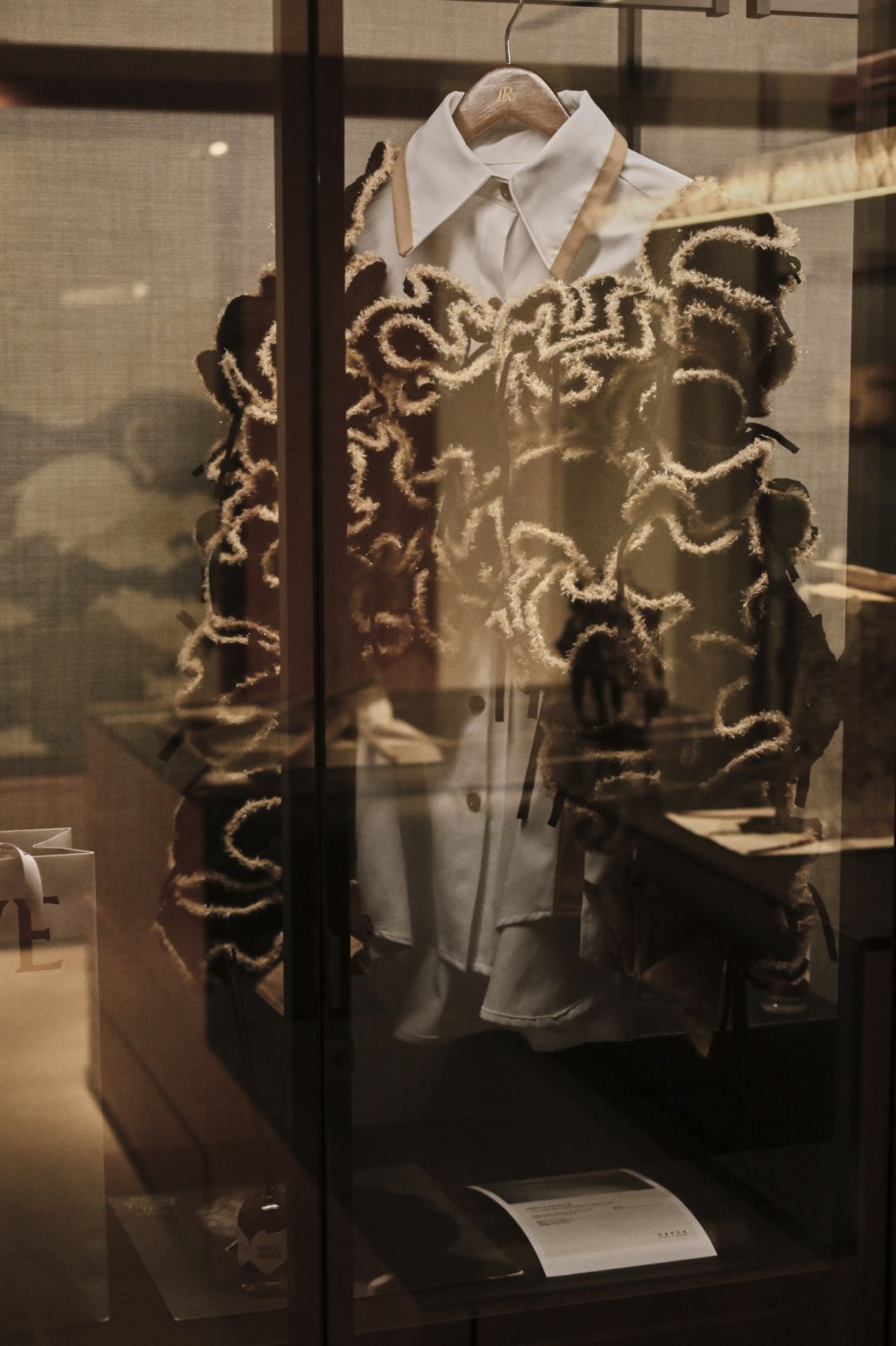 Porro, Storage walk-in closet แบบ Block door (ภาพ: GANDA scent & object)