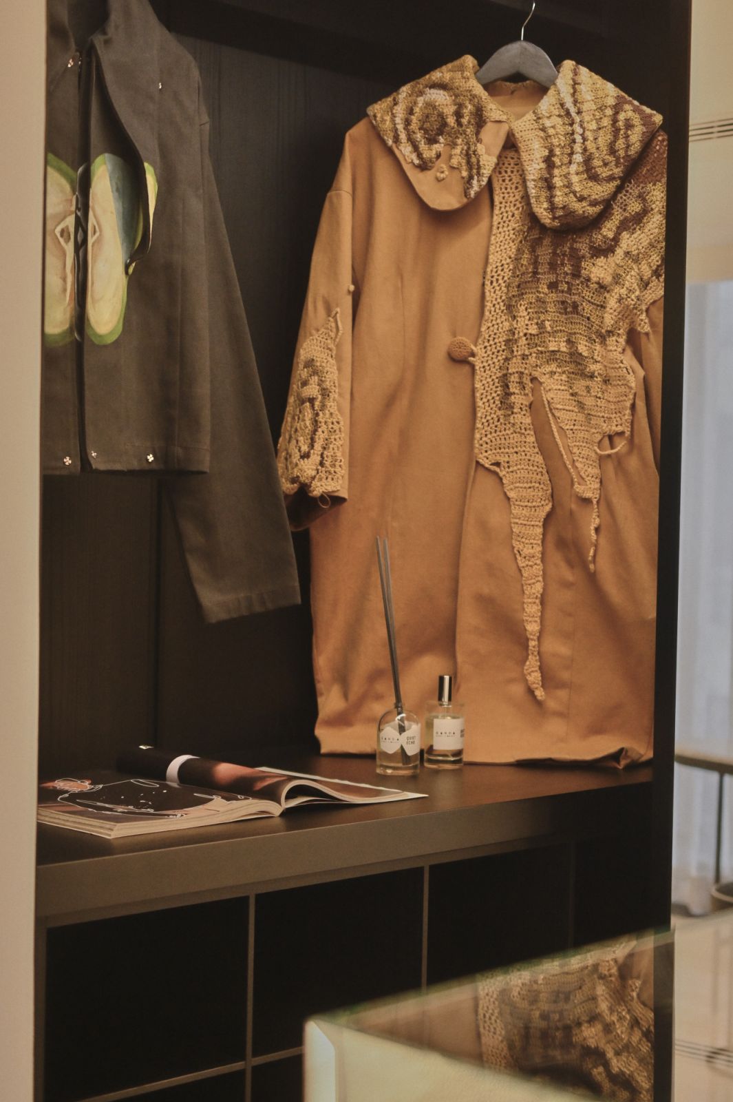 Porro, Storage walk-in closet แบบ Pull-out sliding, Scoopdoor (ภาพ: GANDA scent & object)