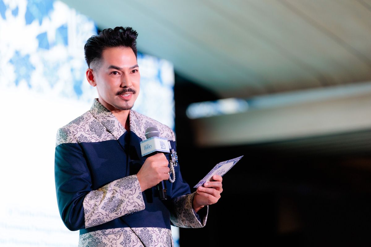 Tyler Wisler returned as award emcee for the third time