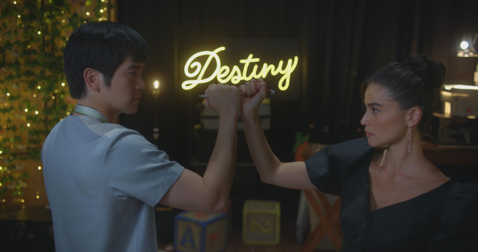 Joshua Garcia and Anne Curtis as Patpat and Mia (Photo: courtesy of Netflix and ABS-CBN)