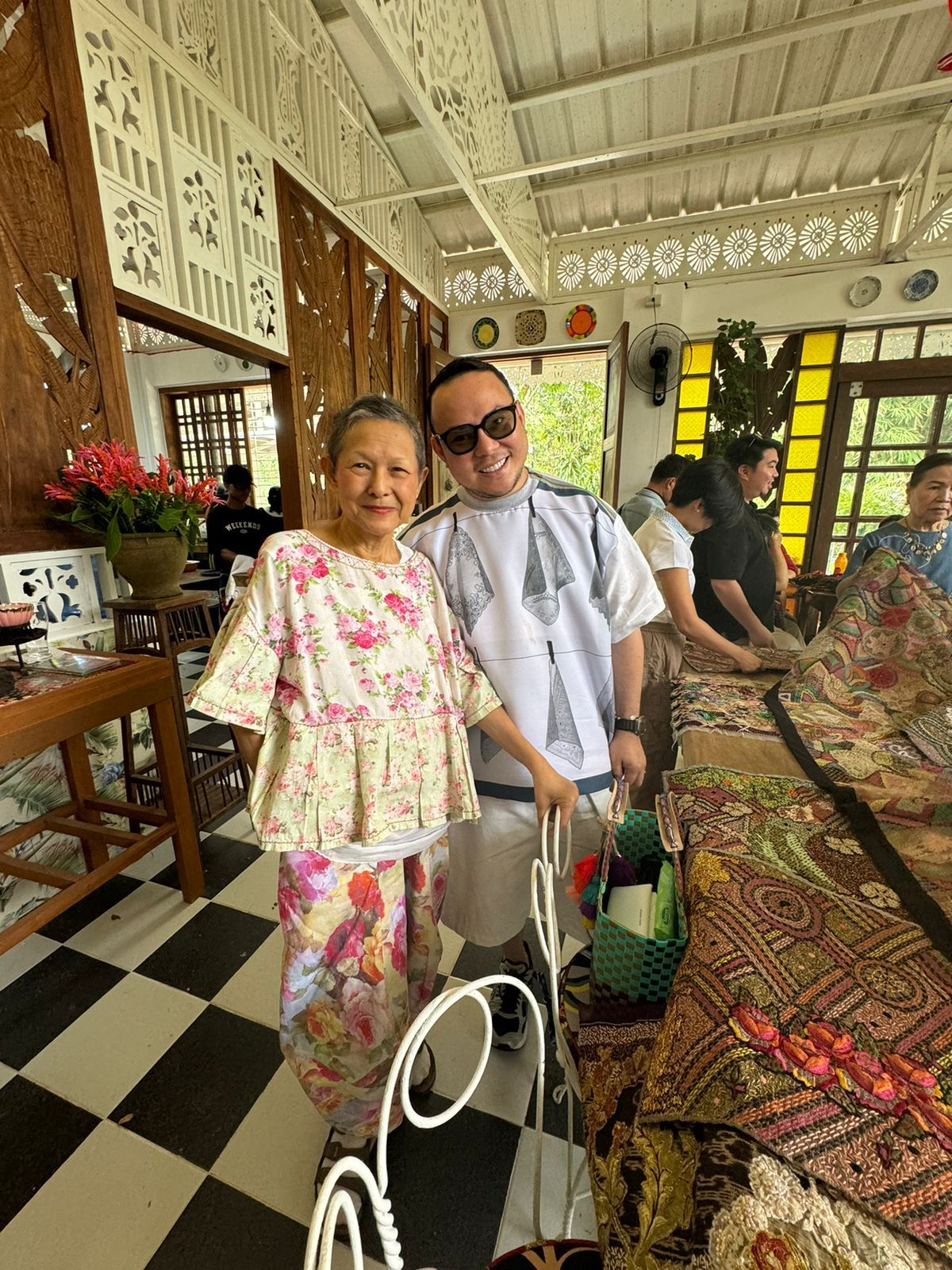 Jor-El Espina and Patis Tesoro in her San Pablo, Laguna home (Photo: ArteFino)