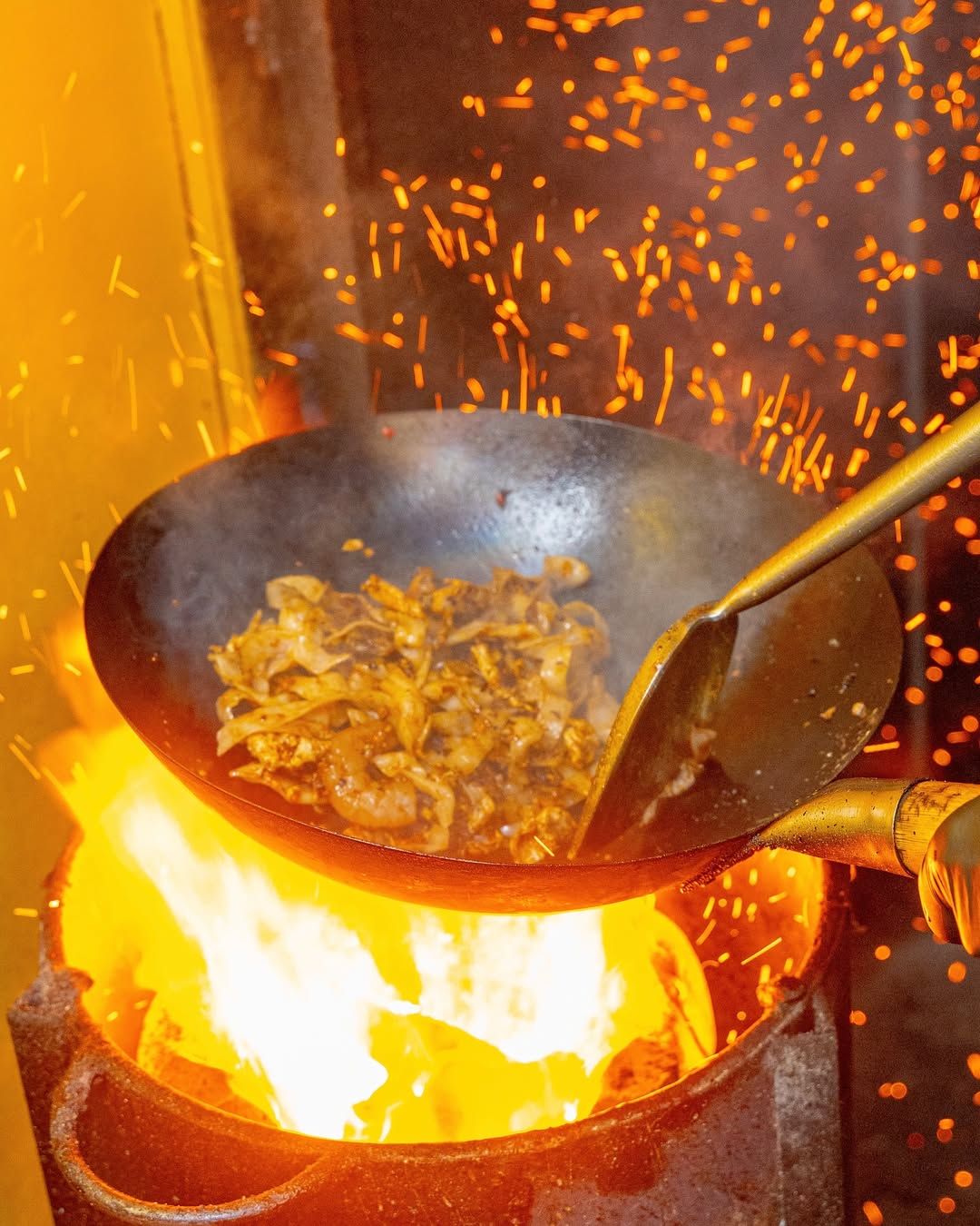 The sparks of the charcoal gives an undeniable flavour to the noodles (Image: @quackteow.ttdi)