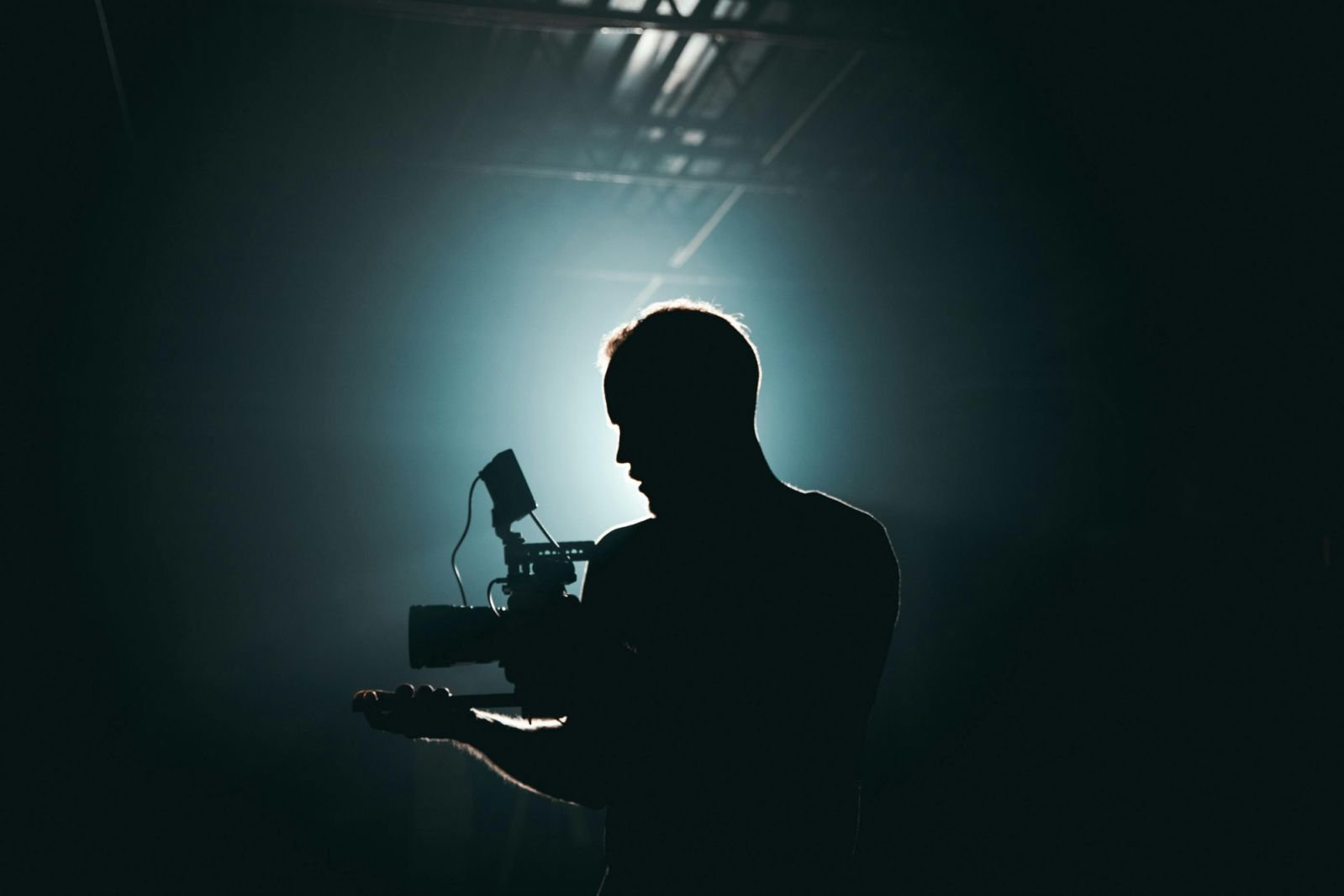 What are the hindrances in fantaserye world building? (Photo: Kyle Loftus/Pexels)