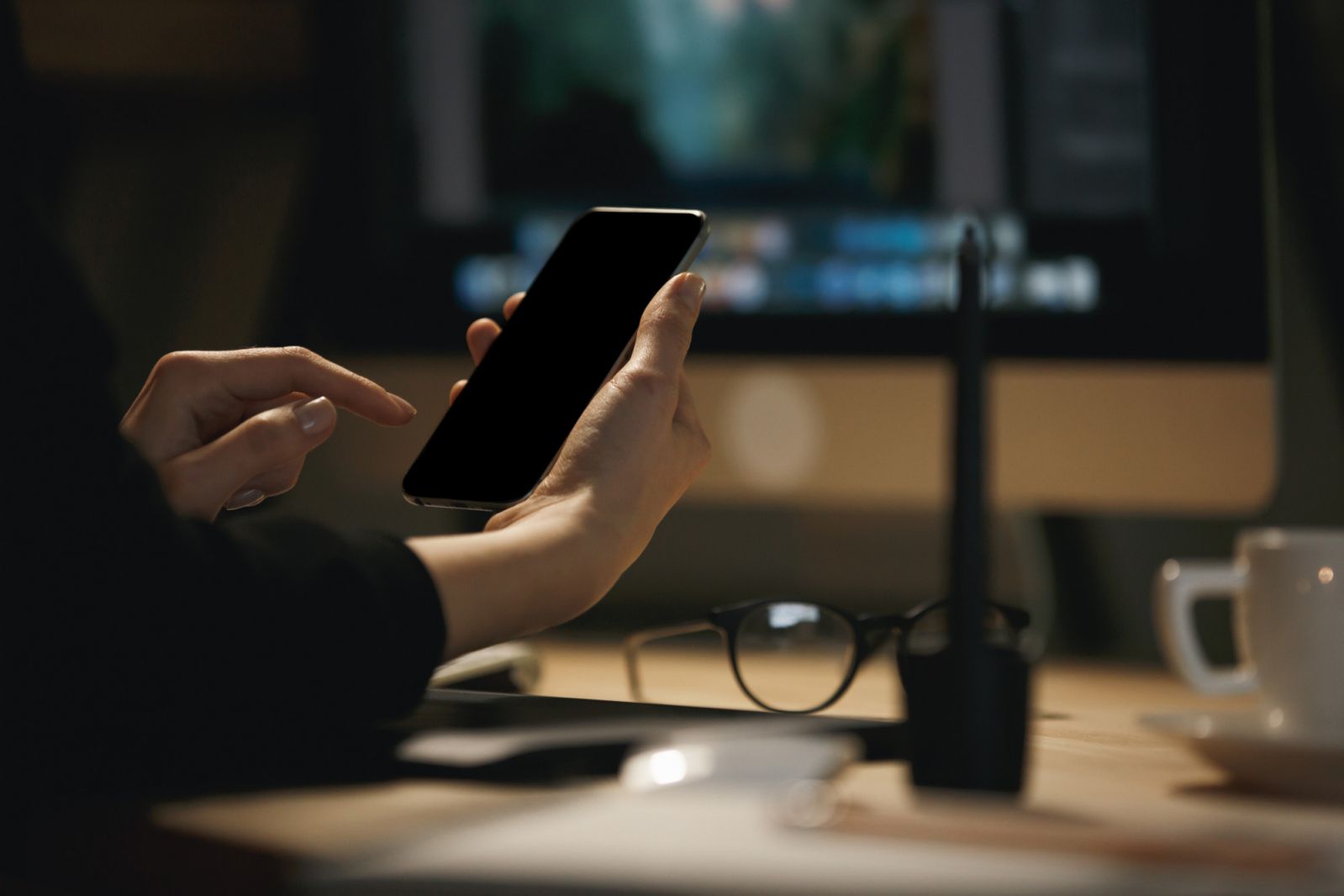 Using blocker apps can help the easily distracted stay focused on work and other tasks. (Photo: Drobotdean/Freepik)