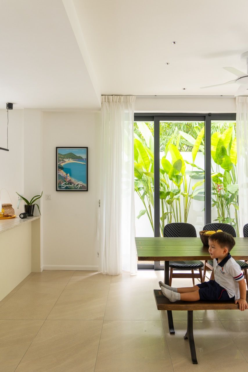 The dining area benefits from the end-lot’s side garden access, with large windows bringing natural light into the extended living spaces