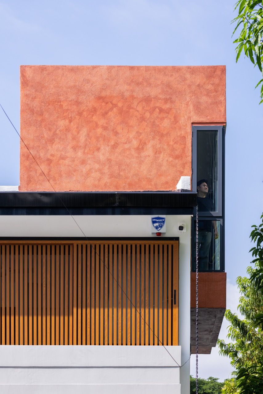 The exterior view reveals the chimney-like mezzanine structure with its metallic textured paint finish